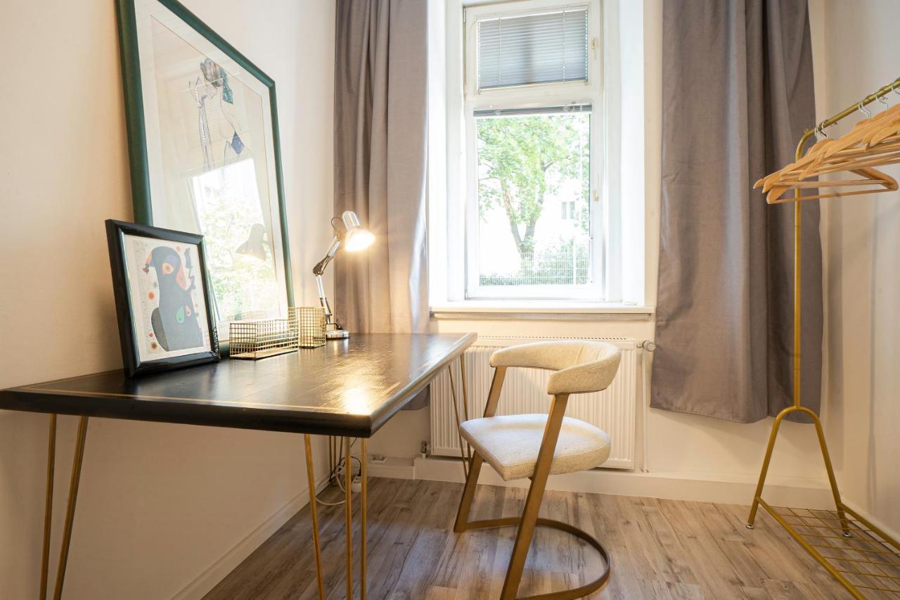 2-Room Apartment On The First Floor With Designer Renovation. Exit To The Courtyard. 15 Minutes To Schloss Schoenbrunn Відень Екстер'єр фото