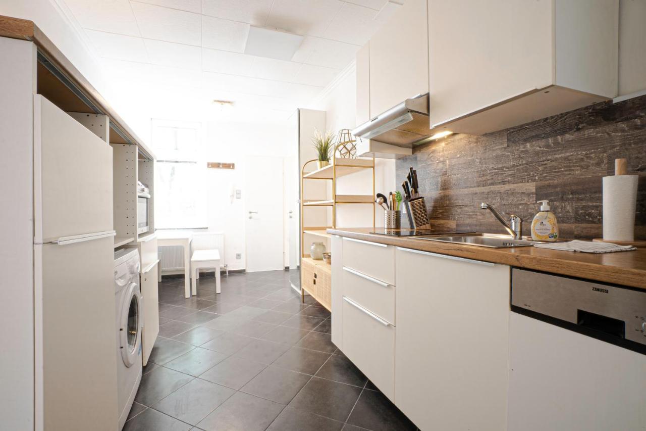 2-Room Apartment On The First Floor With Designer Renovation. Exit To The Courtyard. 15 Minutes To Schloss Schoenbrunn Відень Екстер'єр фото
