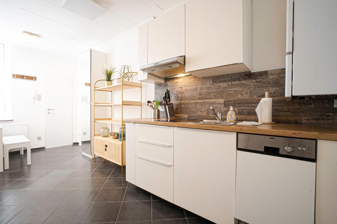 2-Room Apartment On The First Floor With Designer Renovation. Exit To The Courtyard. 15 Minutes To Schloss Schoenbrunn Відень Екстер'єр фото